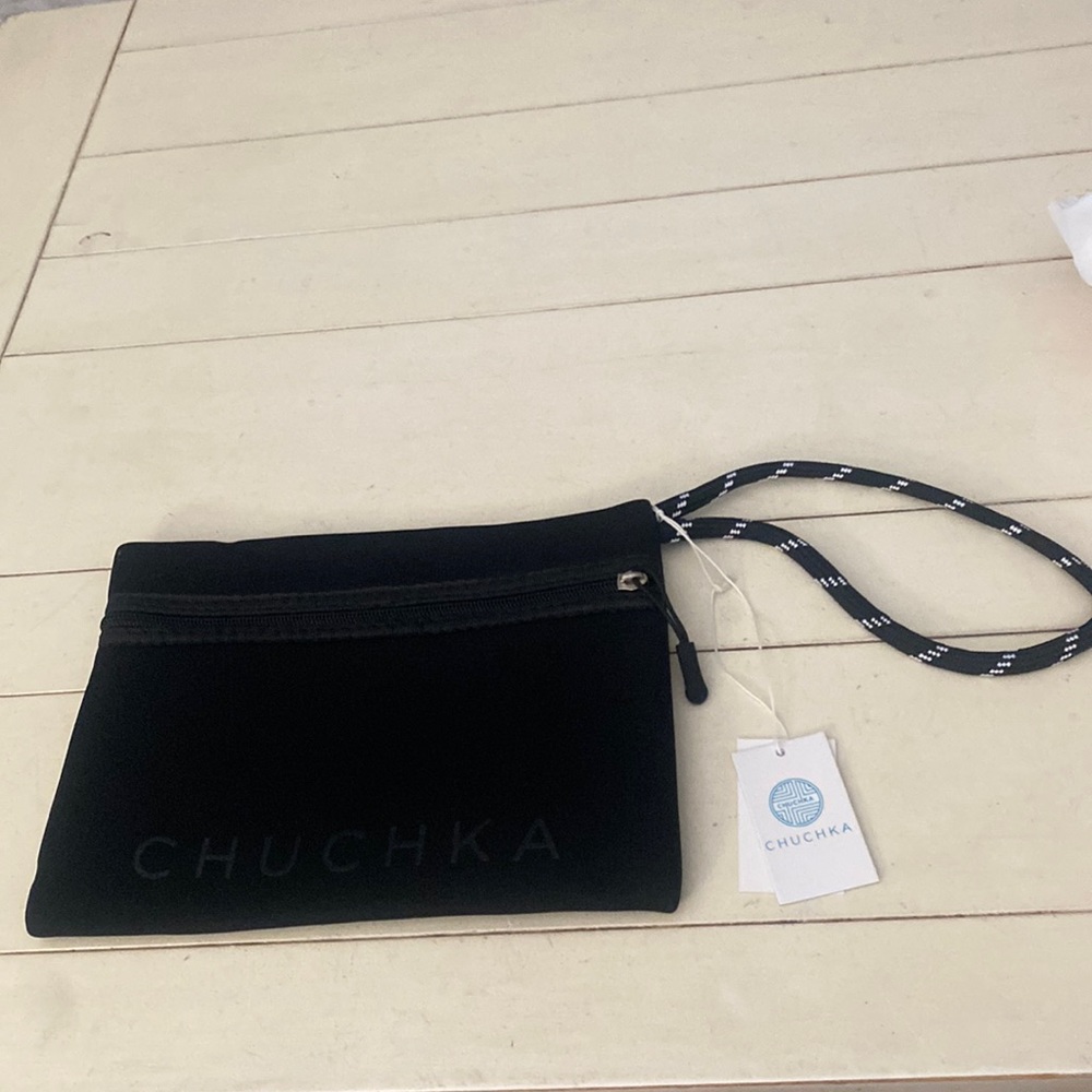 chuchka zippered pouch. black.NWT